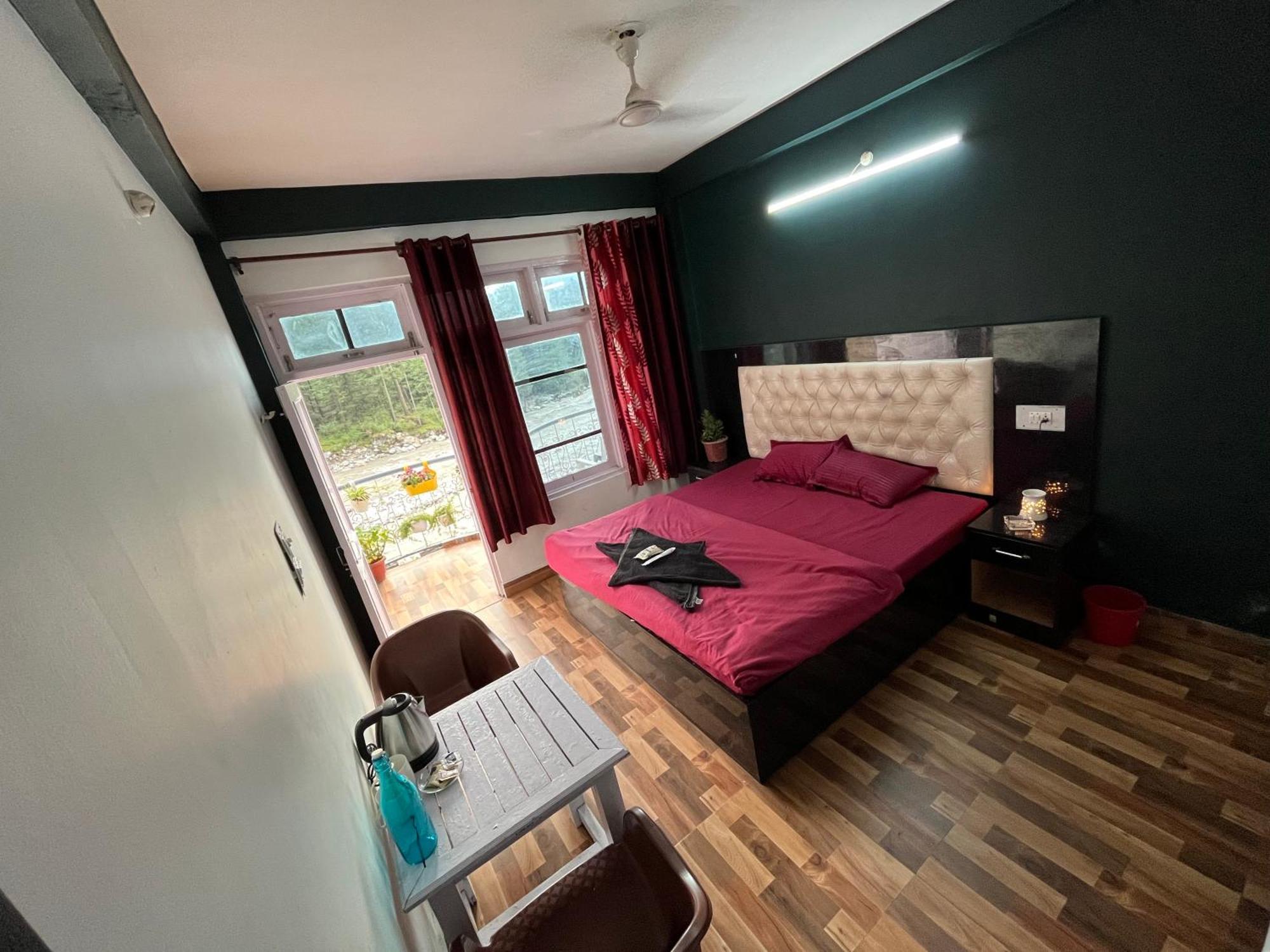 Shanti Cafe - Hotel&Restaurant Kasol Eksteriør billede