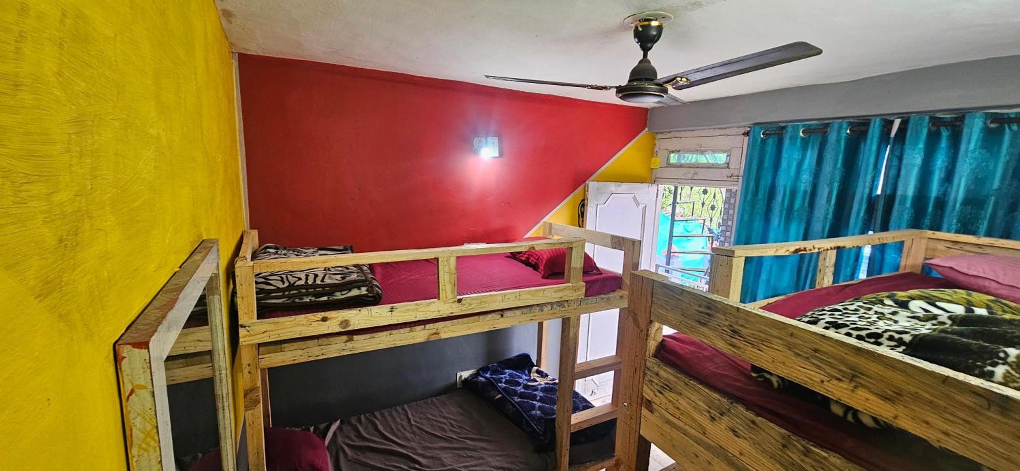 Shanti Cafe - Hotel&Restaurant Kasol Eksteriør billede